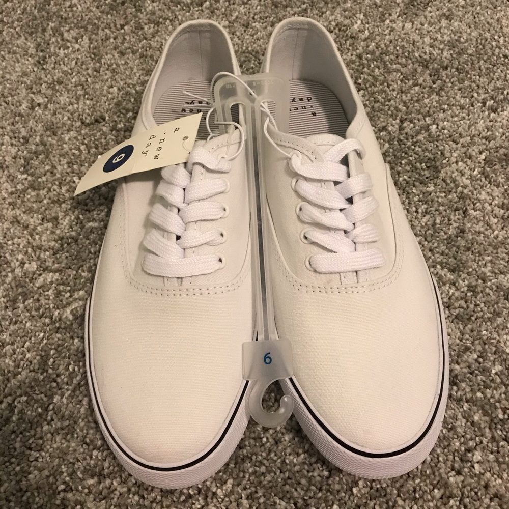 NWT Target “A New Day” size 9 white sneakers